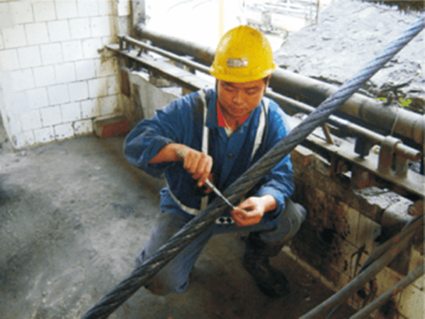 突發(fā)！一纜車鋼絲繩斷裂，8人命懸365米高空！